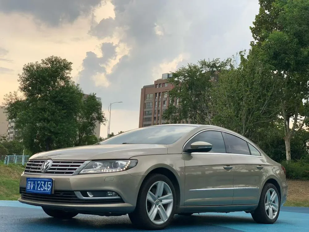Volkswagen CC 1.8TSI Premium Version, 2013 — фото 1