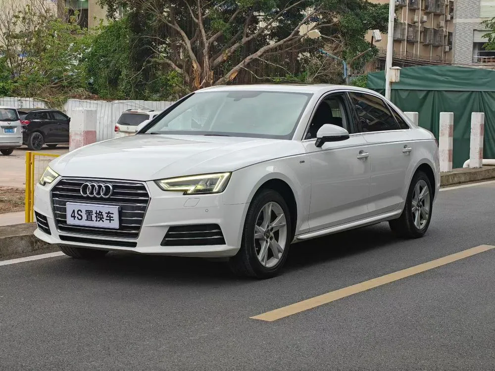 Audi A4L 30 Version 40 TFSI Version, 2018 — фото 1