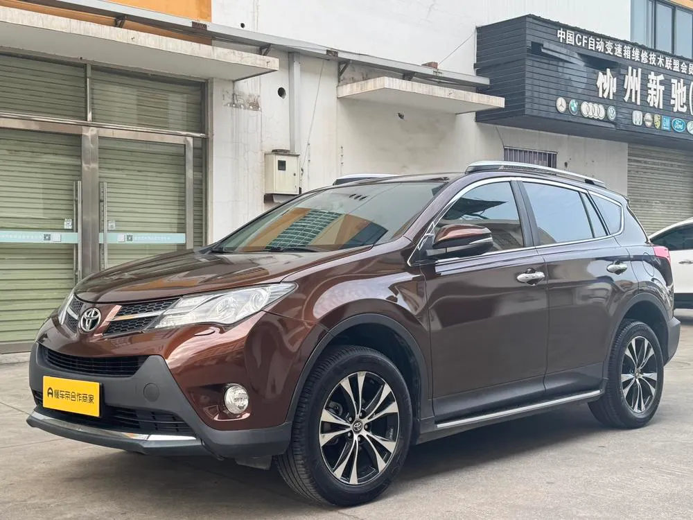 Toyota RAV4 2.5L Auto 4WD Luxury Edition, 2015 — фото 1