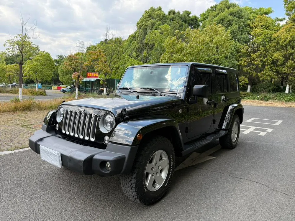 Jeep Wrangler 2.8TD Sahara Edition, 2015 — фото 1