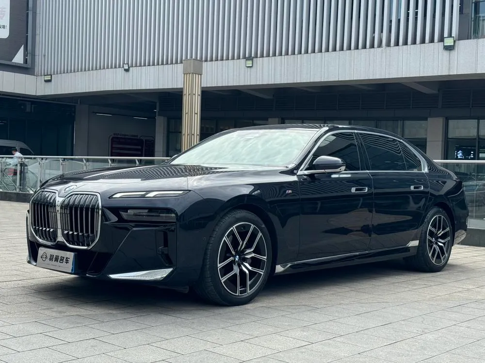 BMW 7-Series 735Li M Sport, 2023 — фото 1