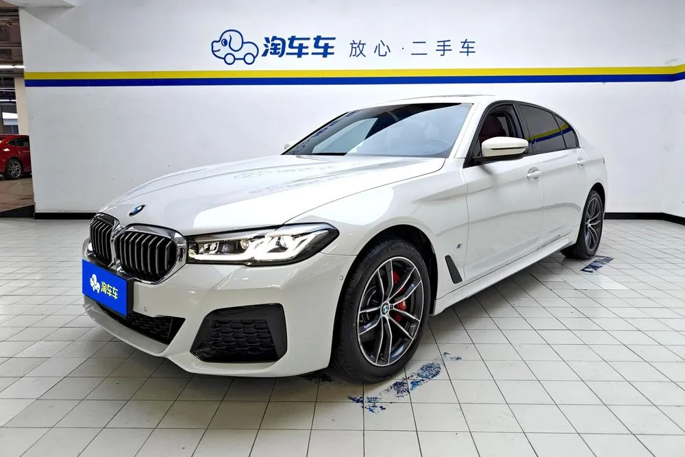 BMW 5-Series, 2022