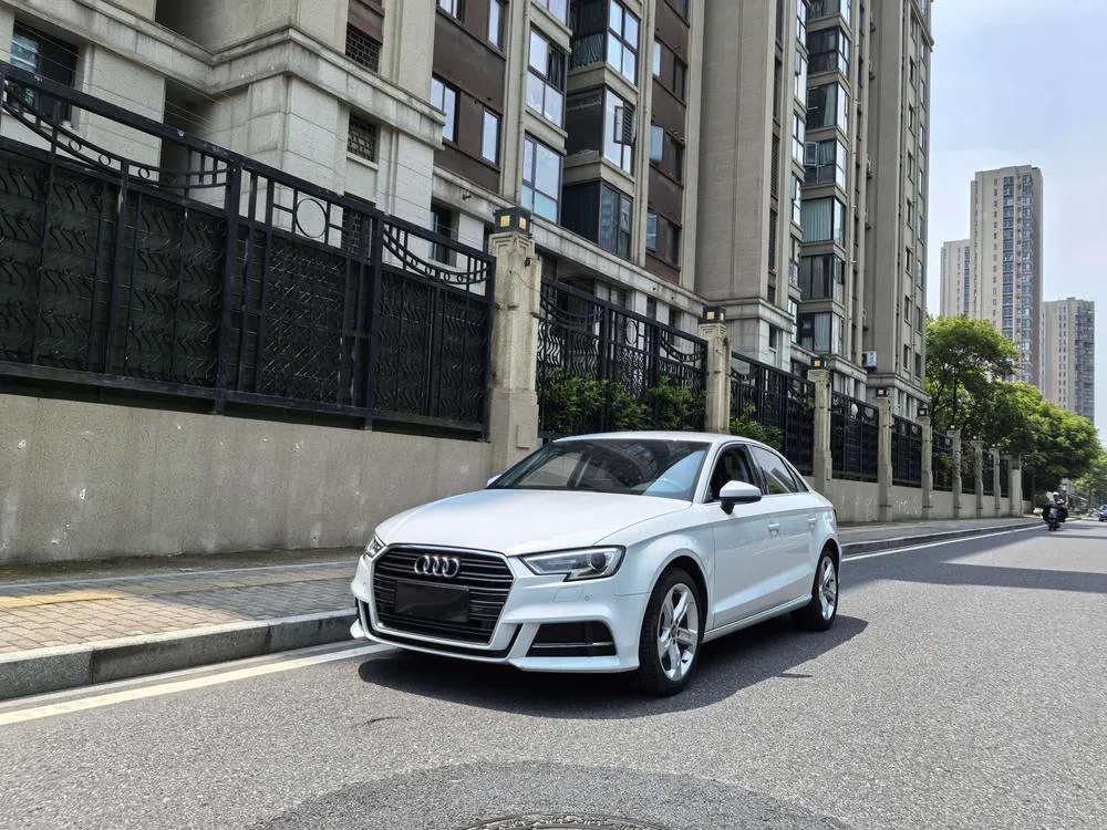 Audi A3 Limousine 35 TFSI Version CN6, 2019 — фото 1