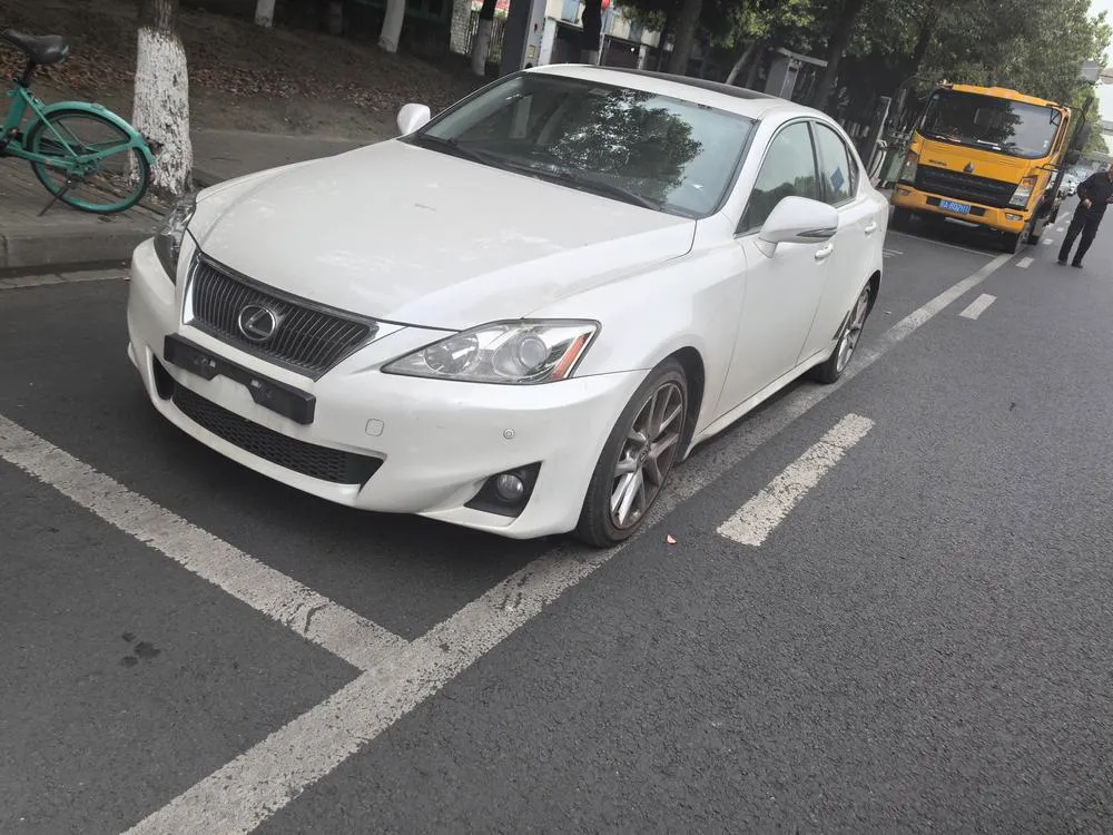 Lexus IS, 2011