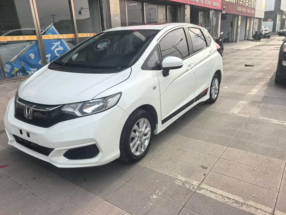 Honda Fit 1.5L CVT Comfort Sunroof Edition, 2018 — фото 1