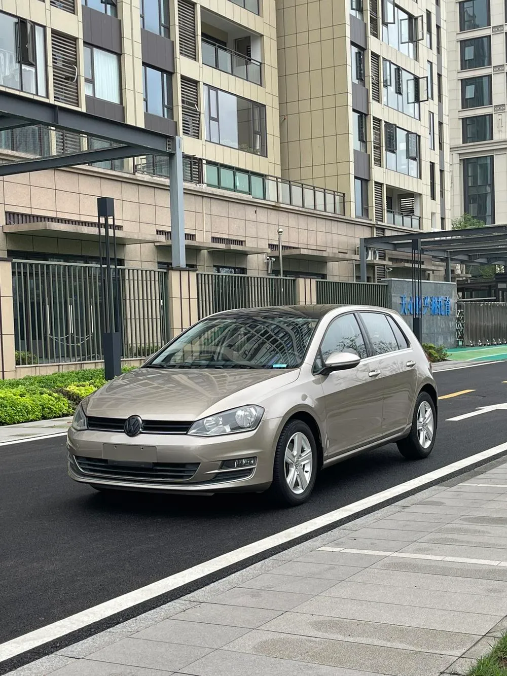 Volkswagen Golf 1.4TSI Auto Luxury Version, 2015 — фото 1