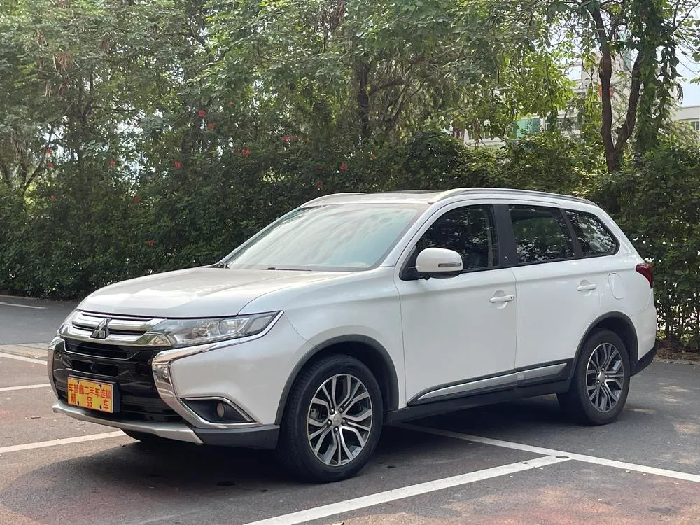 Mitsubishi Outlander 2.0L 2WD Glory Edition 5 Seater, 2017 — фото 1