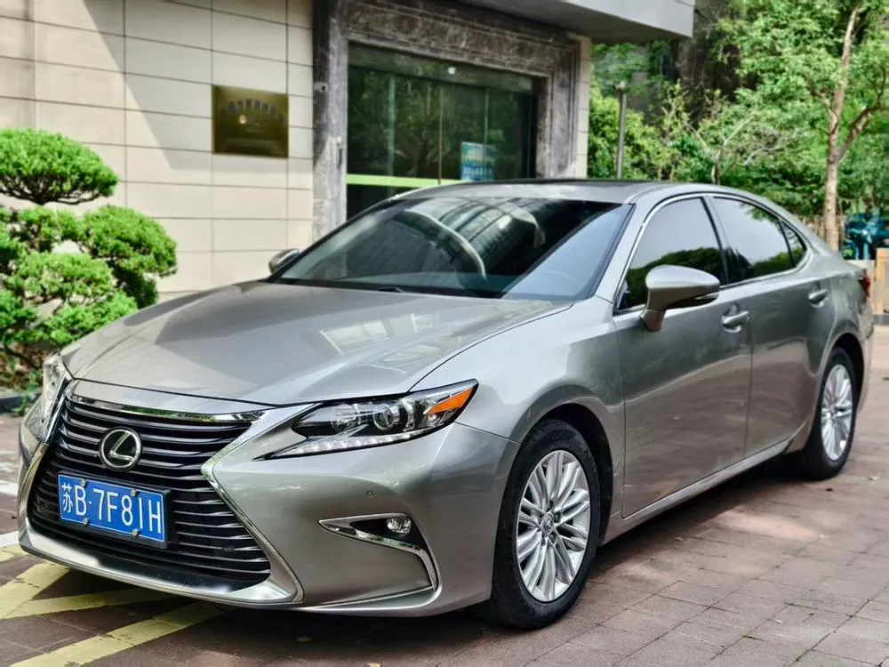 Lexus ES, 2015