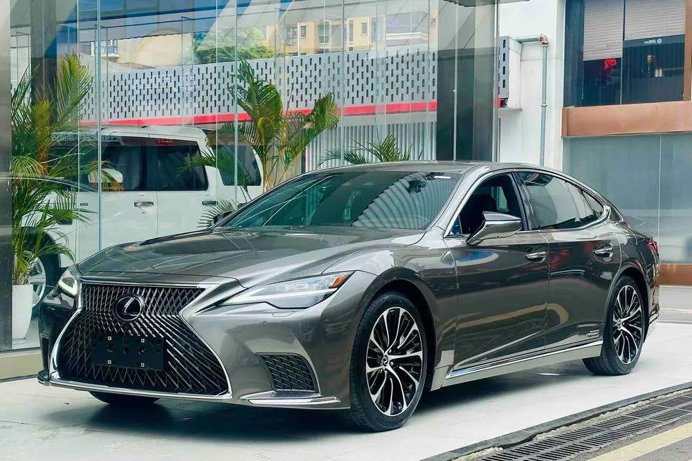 Lexus LS, 2021