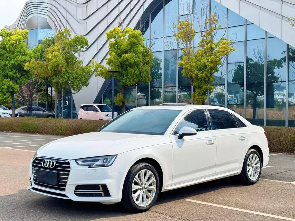 Audi A4L 30 Version 40 TFSI Version, 2018 — фото 1