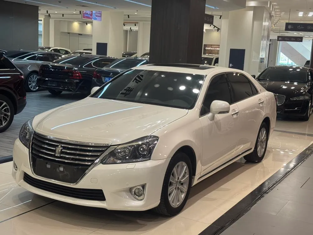 Toyota Crown, 2012
