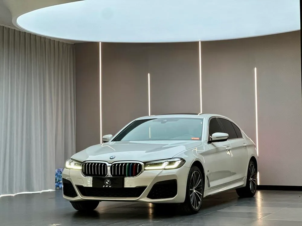 BMW 5-Series, 2022