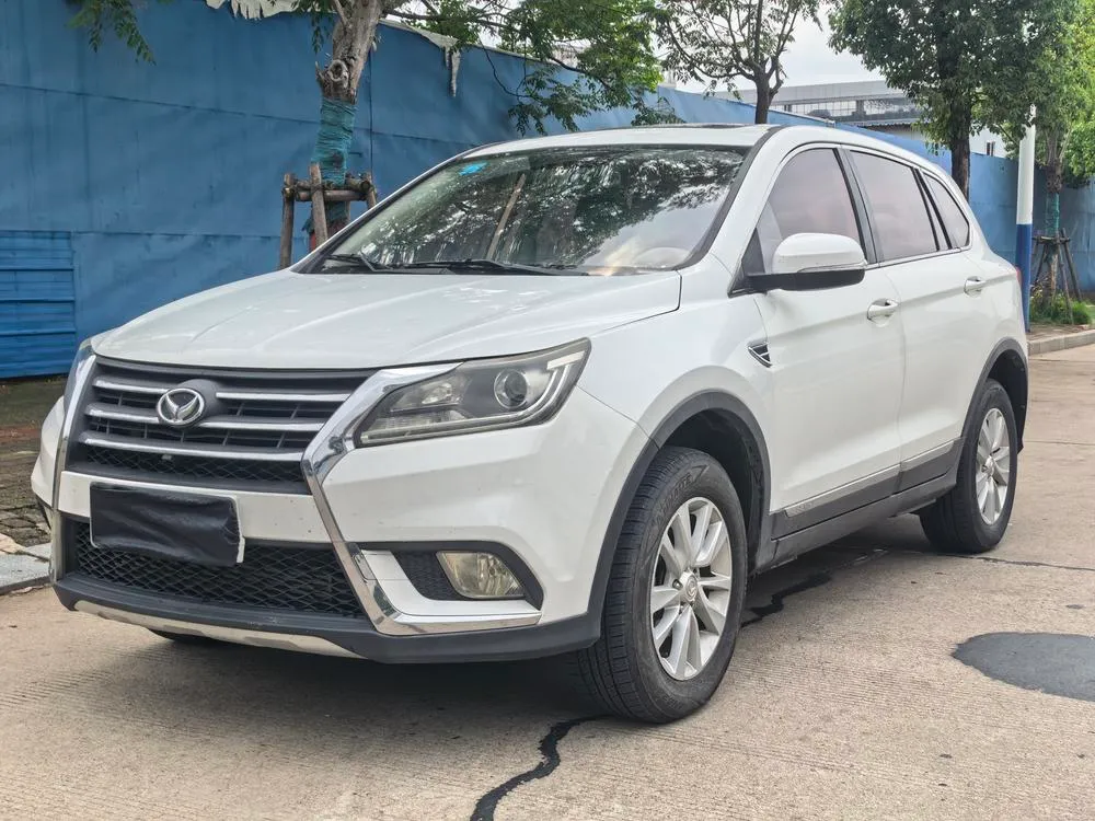 Beiqi Huansu BAIC Huansu S6, 2016