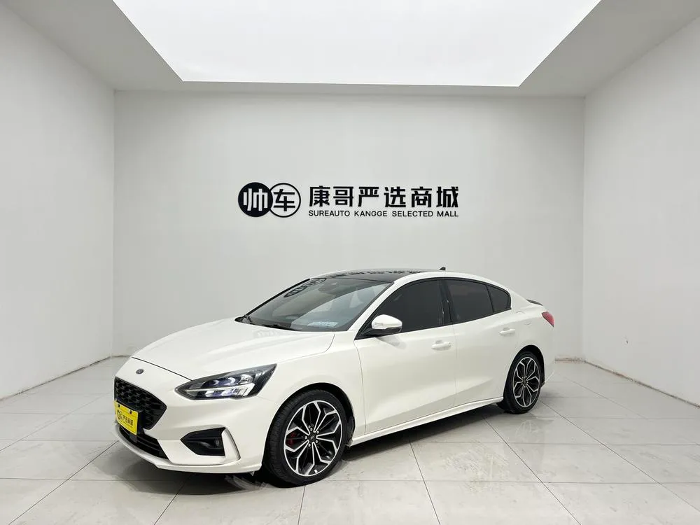Ford Focus Sedan EcoBoost 180 Auto ST Line, 2021 — фото 1