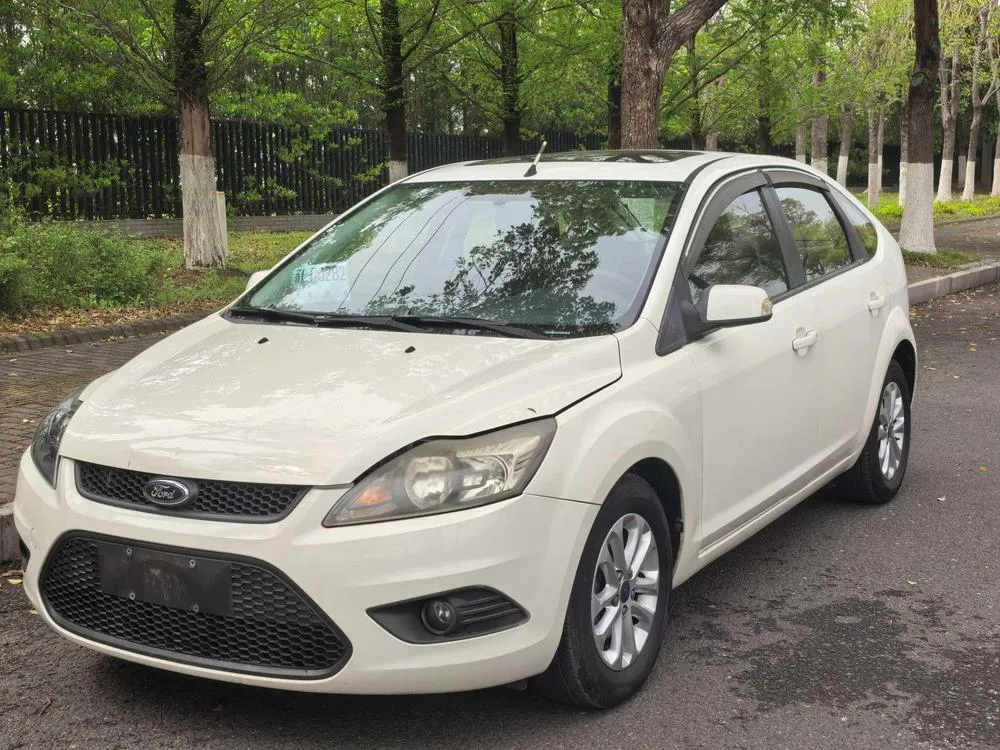 Ford Focus Hatchback Classic 1.8L Auto Anniversary Edition, 2013 — фото 1