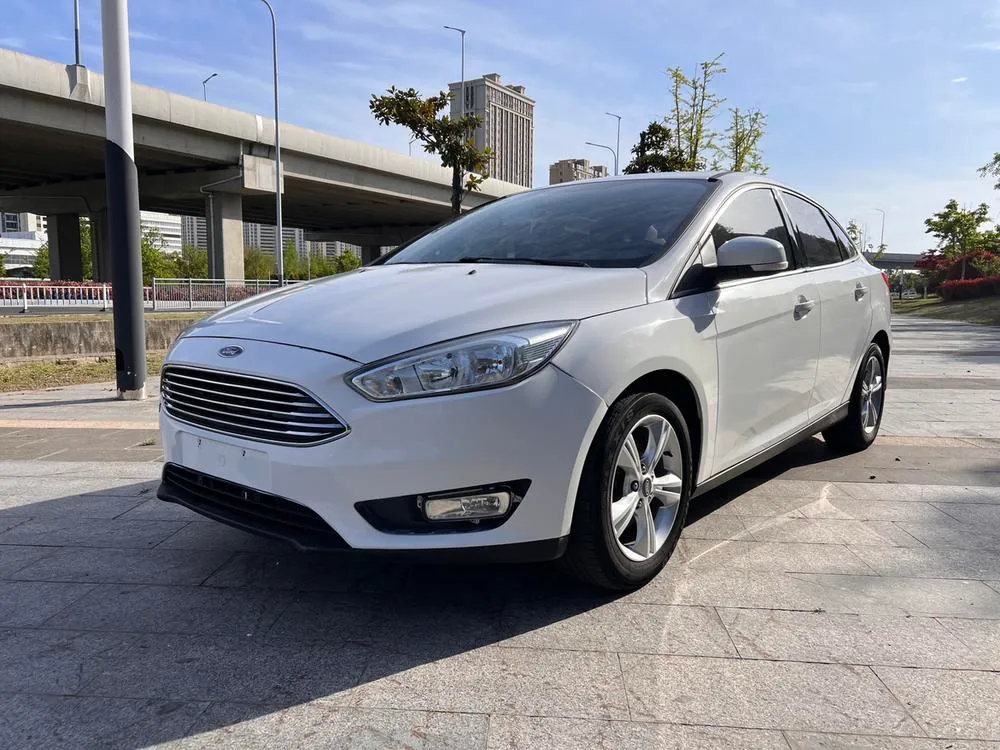 Ford Focus Sedan 1.6L Auto Comfort Version, 2015 — фото 1