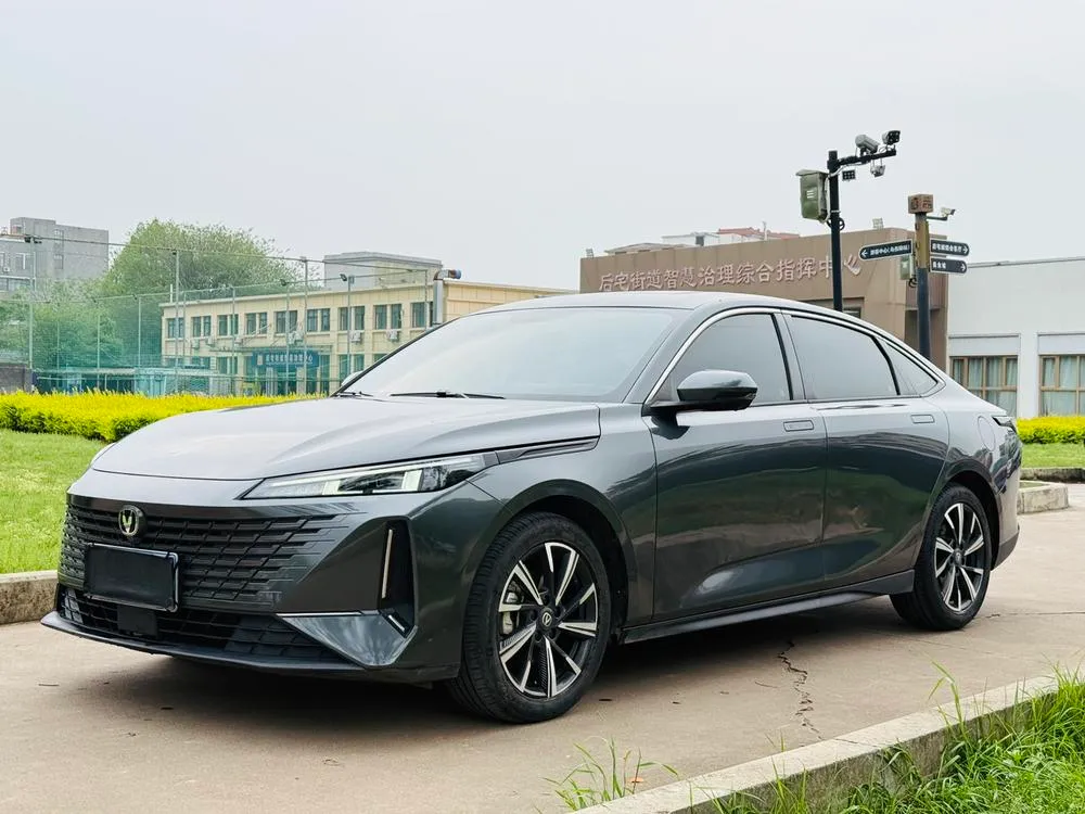 Changan Yida 1.5T GDI Auto Navigator Version, 2023 — фото 1
