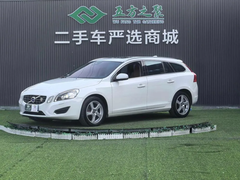 Volvo V60 2.0T T5 Спорт, 2012 — фото 1
