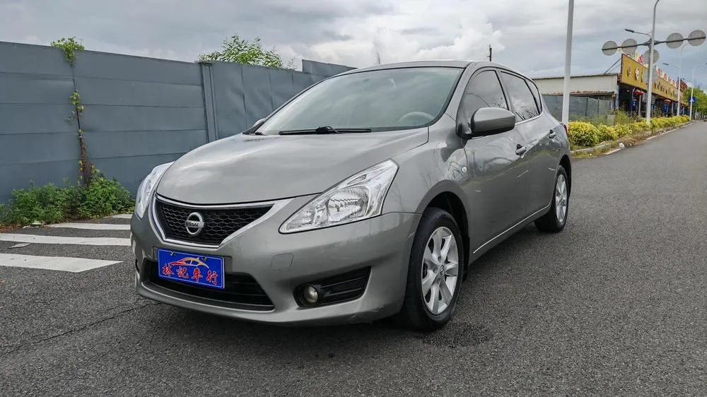 Nissan Tiida 1.6L CVT Comfort Version, 2011 — фото 1
