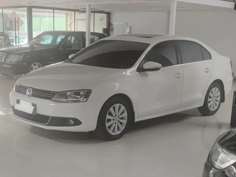 Volkswagen Sagitar 1.6L Auto Comfort Version, 2015 — фото 1