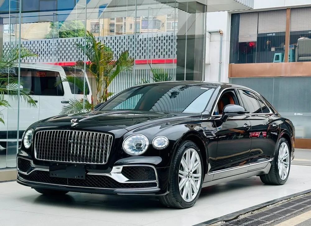 Bentley Flying Spur, 2023