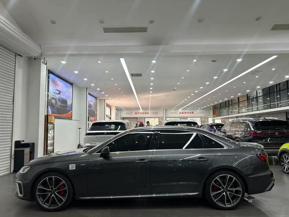 Audi A4L 45 TFSI quattro Refined Version, 2020 — фото 1