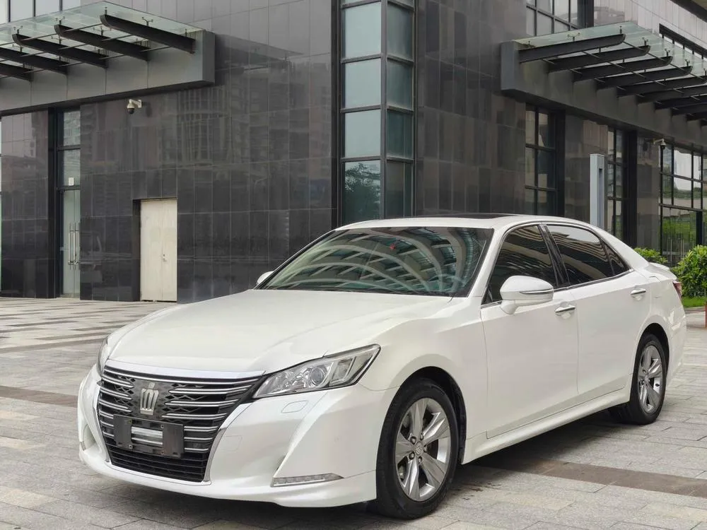 Toyota Crown 2.0T Fashion Edition, 2015 — фото 1
