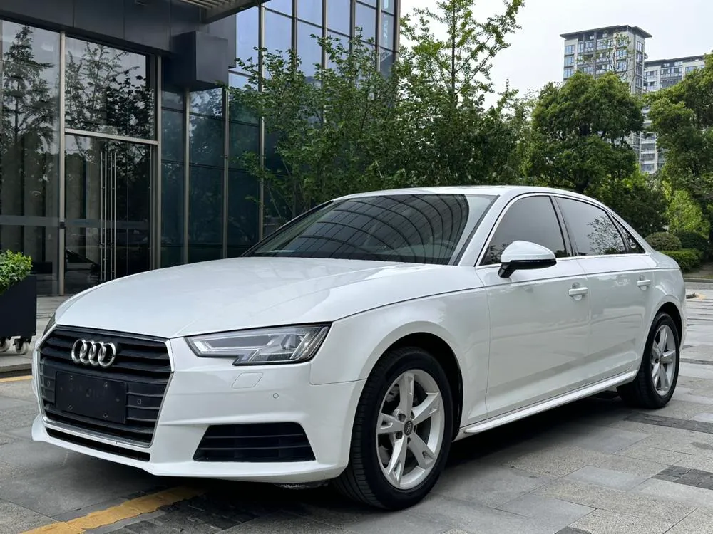 Audi A4L 40 TFSI Fashion Version, 2017 — фото 1