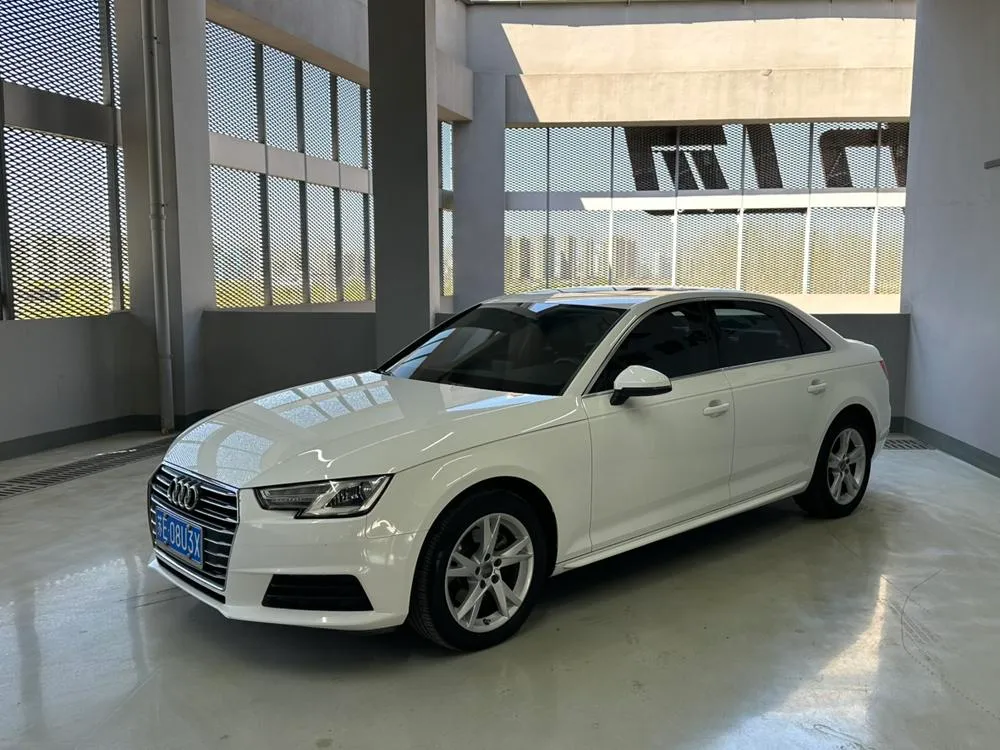Audi A4L Plus 40 TFSI Version, 2017 — фото 1