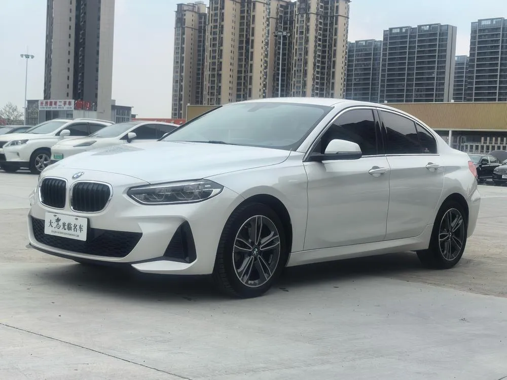 BMW 1-Series 120i M Sport Edition, 2023 — фото 1