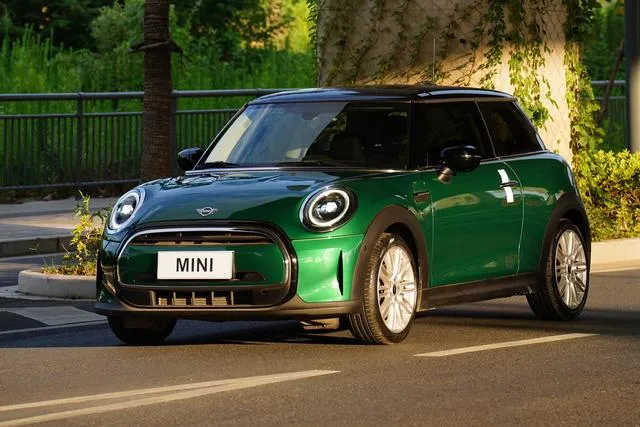 MINI MINI, 2022