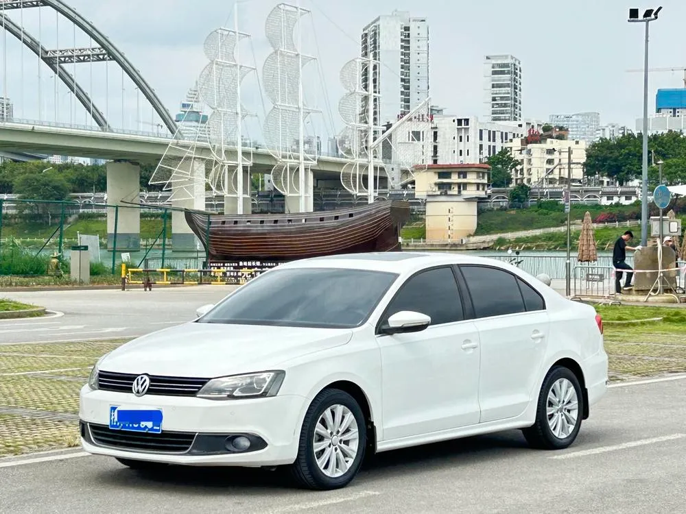 Volkswagen Sagitar 1.4TSI Auto Luxury Version, 2014 — фото 1