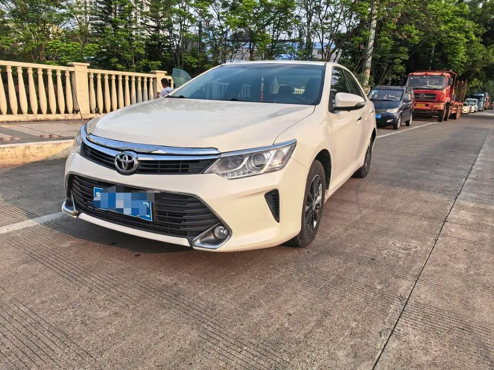 Toyota Camry 2.0G Leading Edition, 2015 — фото 1