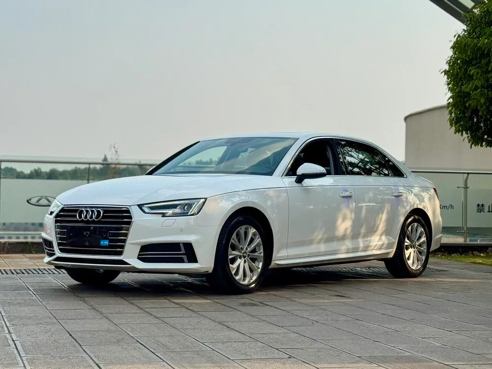 Audi A4L 40 TFSI Version CN6, 2019 — фото 1