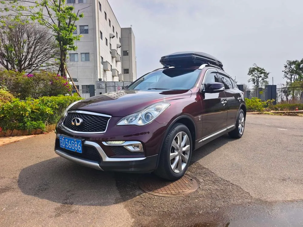 Infiniti QX50 2.5L Comfort Edition, 2015 — фото 1