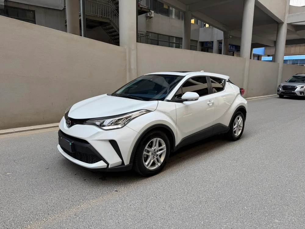 Toyota C-HR 2.0L Leading Edition, 2023 — фото 1