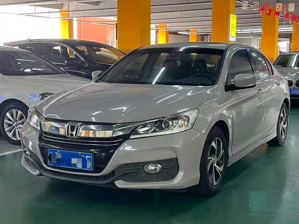 Honda Accord 2.0L Elite Edition, 2016 — фото 1