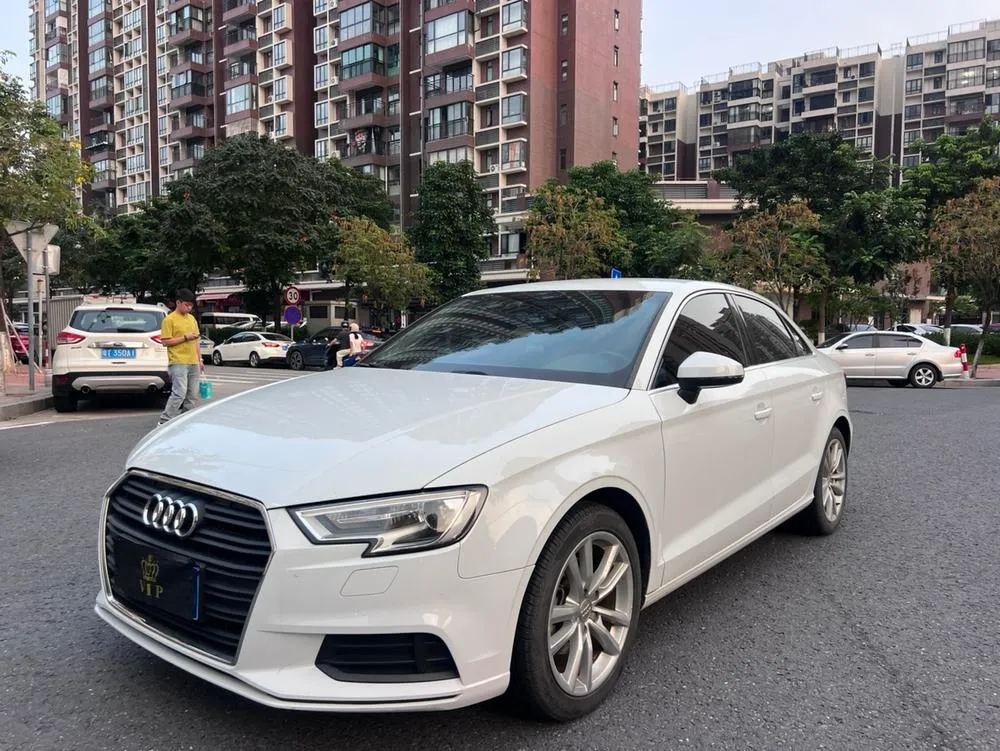 Audi A3 Limousine 35 TFSI Version, 2017 — фото 1