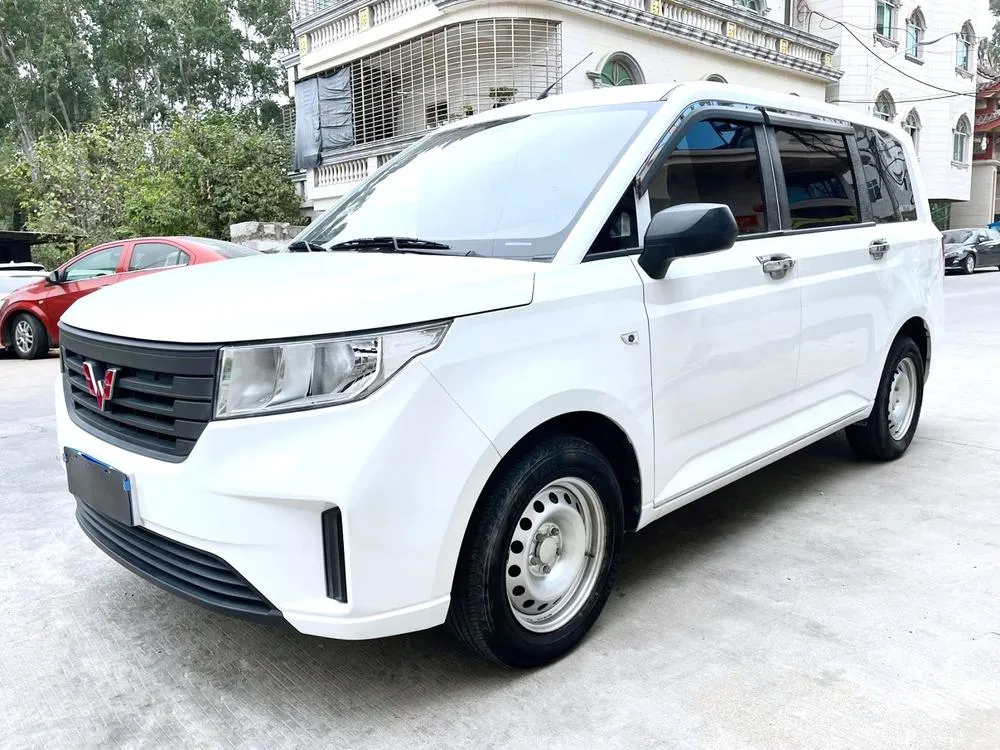 Wuling Hongguang PLUS 1.5L механика Стандарт 8 мест, 2020 — фото 1