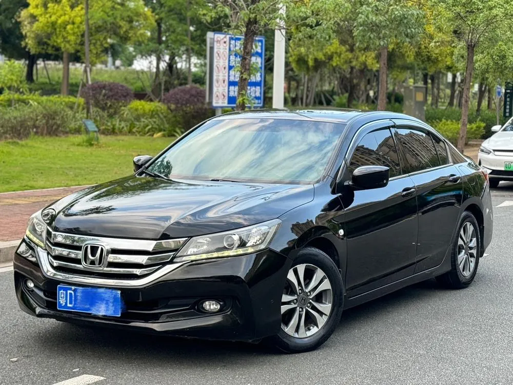 Honda Accord 2.0L LX Comfort Edition, 2014 — фото 1