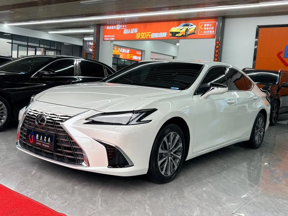 Lexus ES, 2025