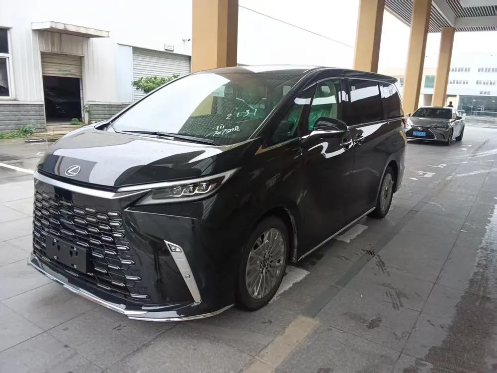 Lexus LM, 2026