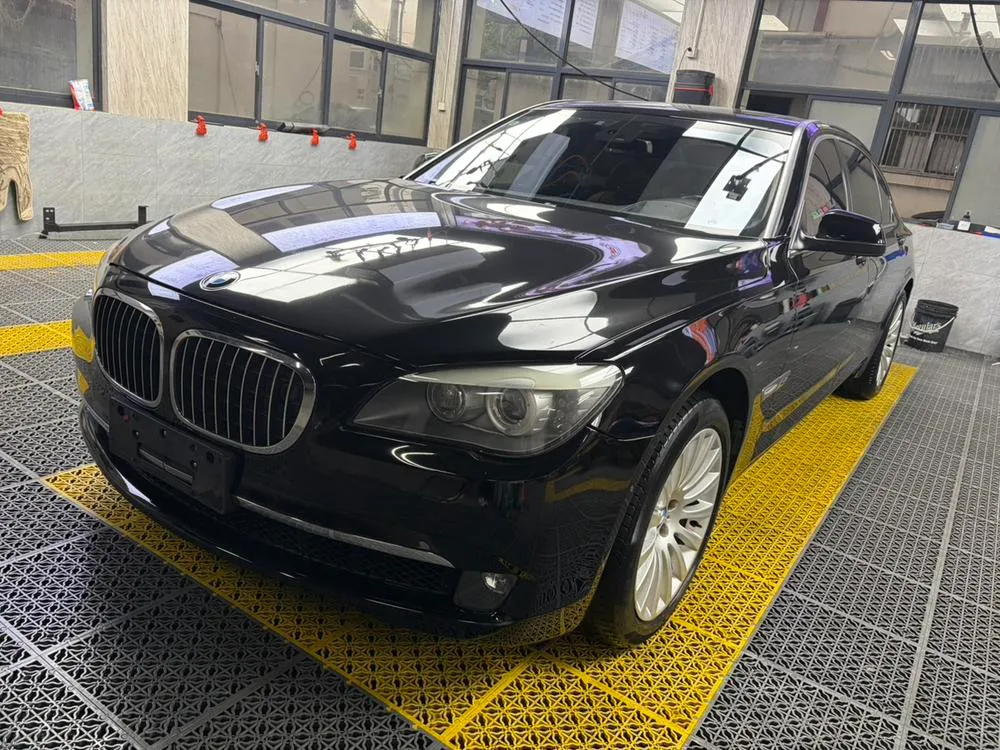 BMW 7-Series, 2010