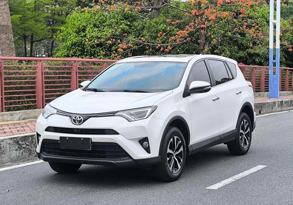 Toyota RAV4 2.0L CVT 2WD Style Edition, 2016 — фото 1