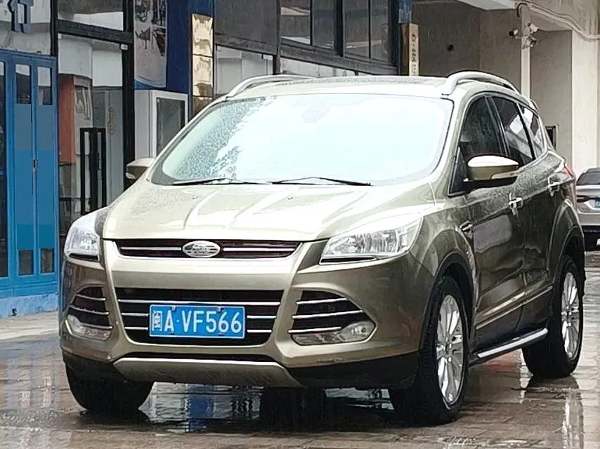 Ford Kuga, 2013