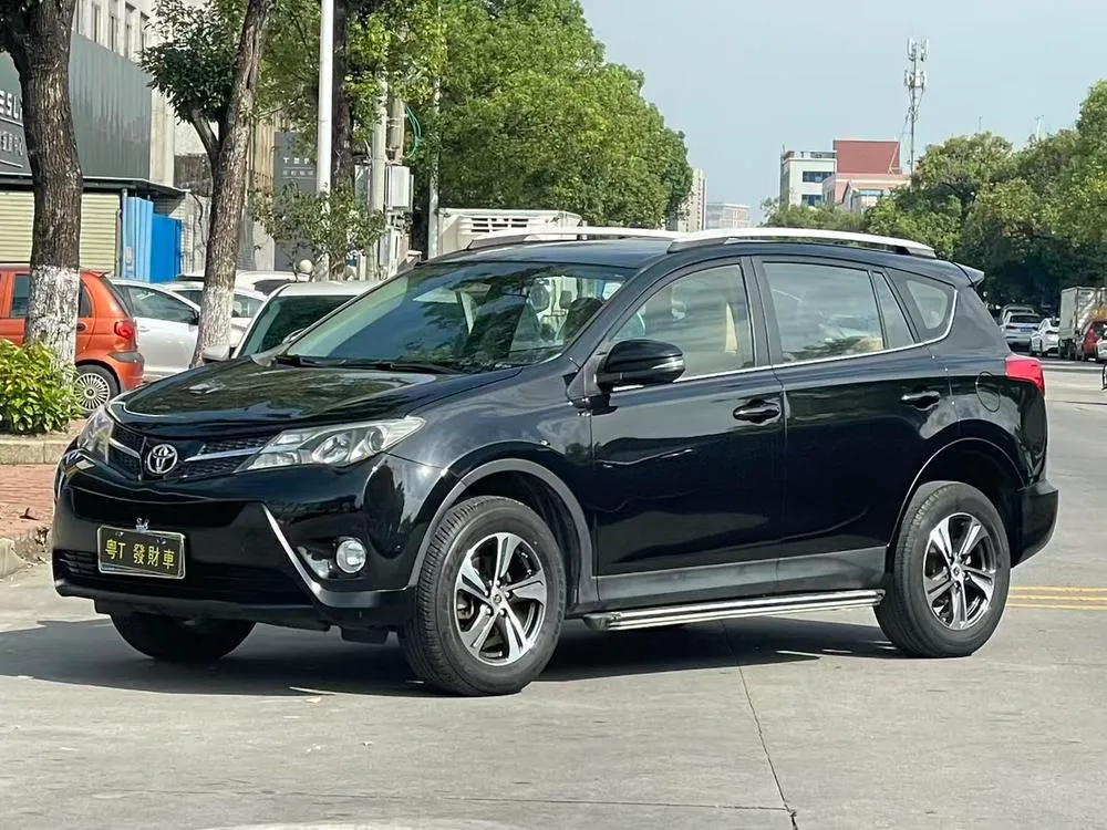 Toyota RAV4 2.0L CVT 2WD Style Edition, 2015 — фото 1
