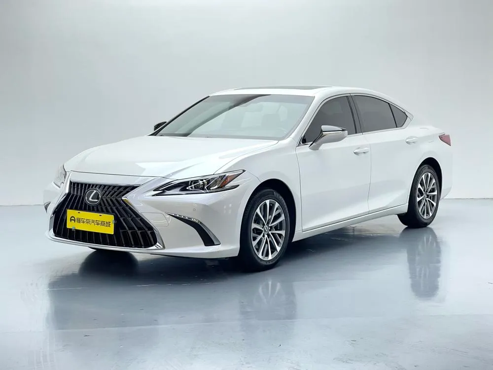 Lexus ES, 2022