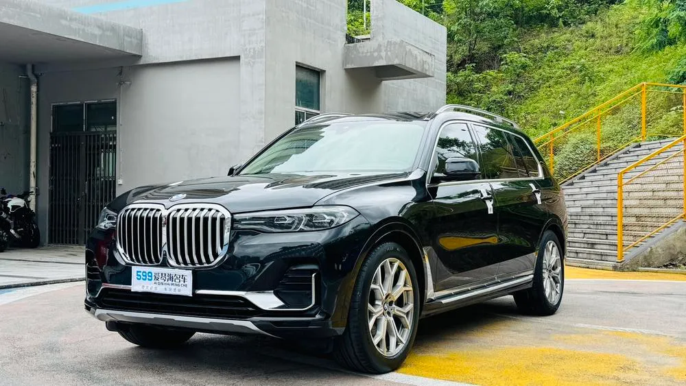 БМВ X7 xDrive40i Leading Version Luxury, 2021 — фото 1