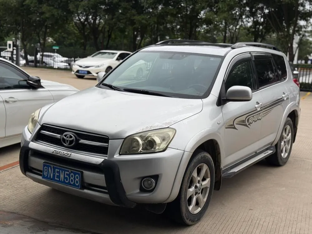 Toyota RAV4 2.4L Auto Luxury Upgraded Edition, 2010 — фото 1