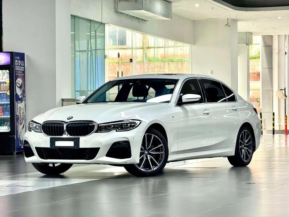 BMW 3-Series, 2022